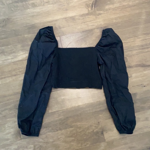 Zara semi-cropped top. Black puff sleeves. Super cute! - Picture 2 of 2